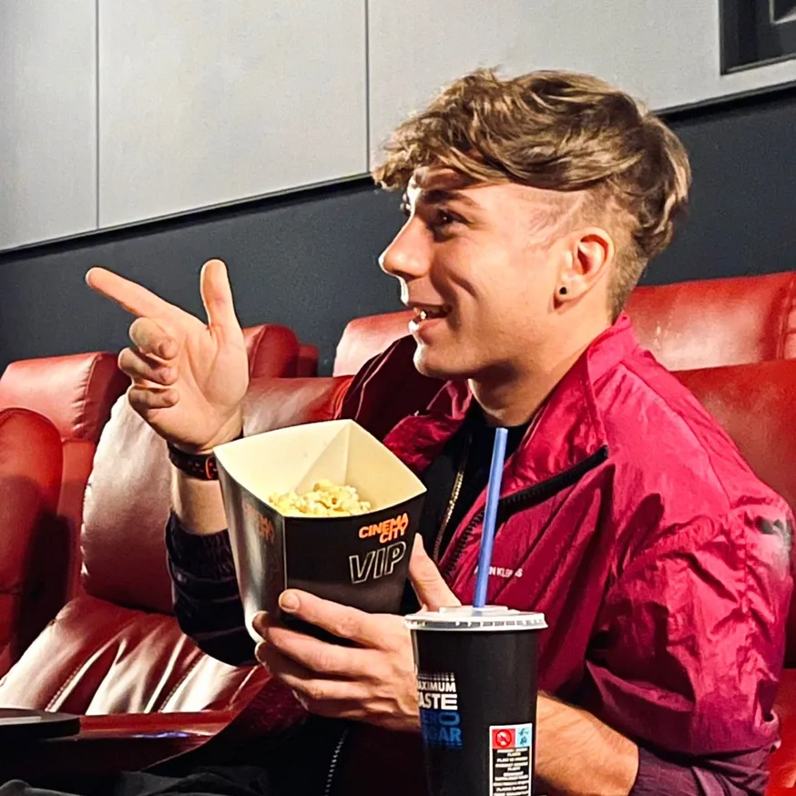 S Z A B Y E S T szabyest