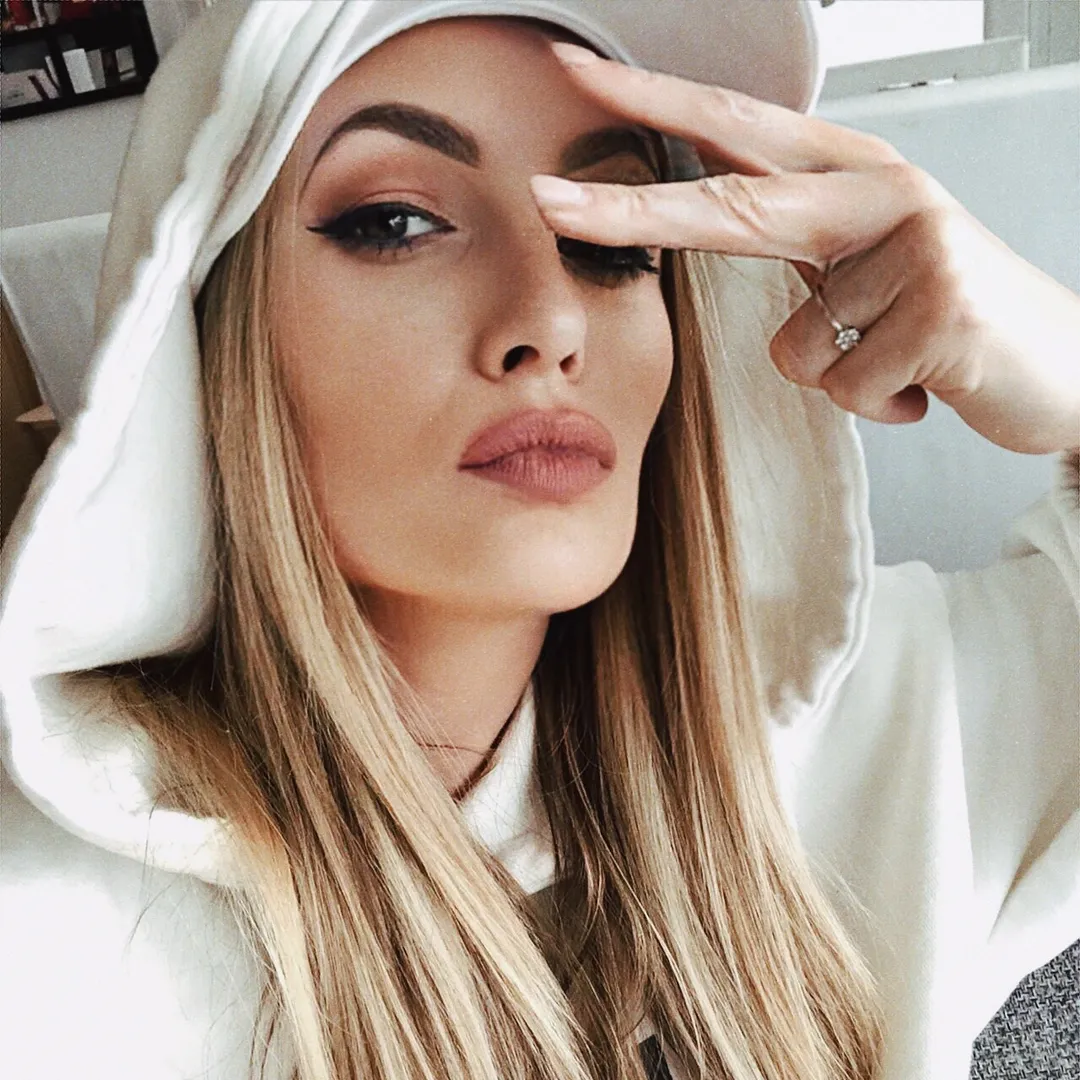 VEZÉRPISKÓTA vezerpiskota